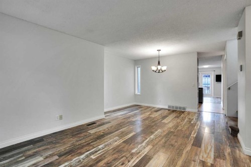 7152 Sierra Morena Boulevard Sw, Calgary, AB - Indoor Photo Showing Other Room