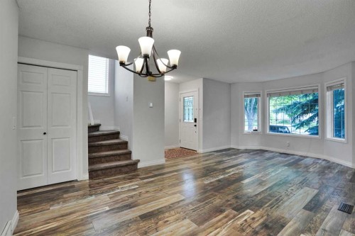 7152 Sierra Morena Boulevard Sw, Calgary, AB - Indoor Photo Showing Other Room