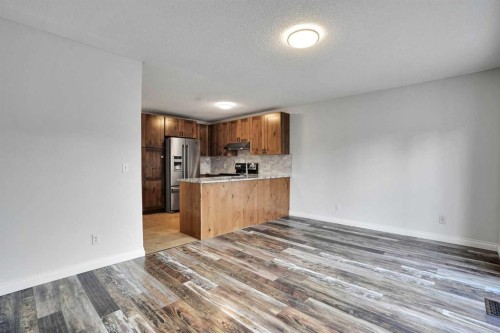 7152 Sierra Morena Boulevard Sw, Calgary, AB - Indoor Photo Showing Kitchen