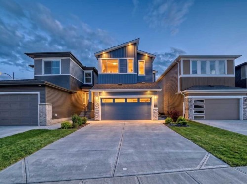 374 Corner Glen Way Ne, Calgary, AB - Outdoor With Facade