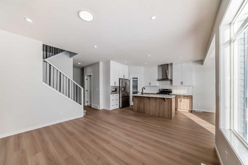 374 Corner Glen Way Ne, Calgary, AB - Indoor Photo Showing Kitchen