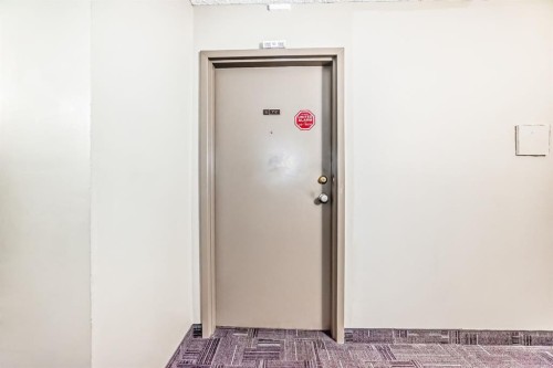 112-4944 Dalton Drive Nw, Calgary, AB - Indoor Photo Showing Other Room