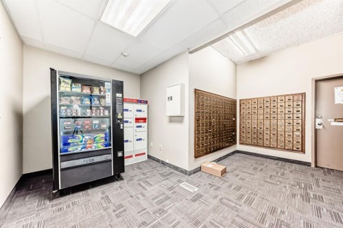112-4944 Dalton Drive Nw, Calgary, AB - Indoor Photo Showing Other Room