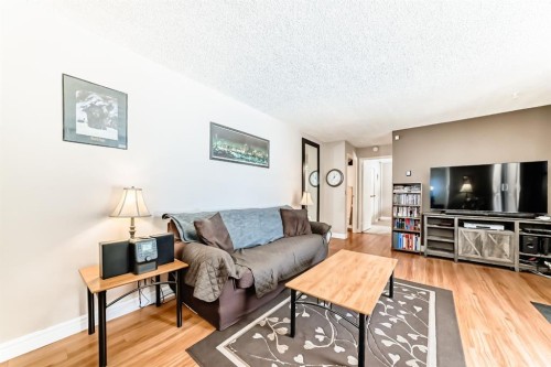 112-4944 Dalton Drive Nw, Calgary, AB - Indoor Photo Showing Living Room