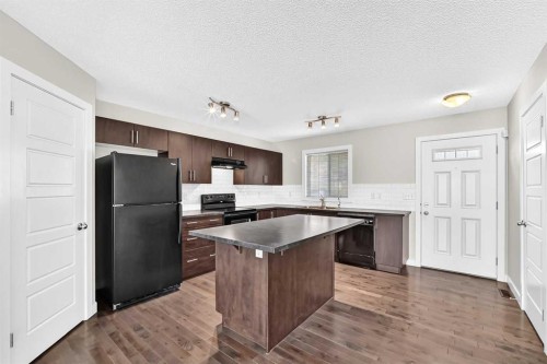 152 Pantego Lane Nw, Calgary, AB - Indoor Photo Showing Kitchen
