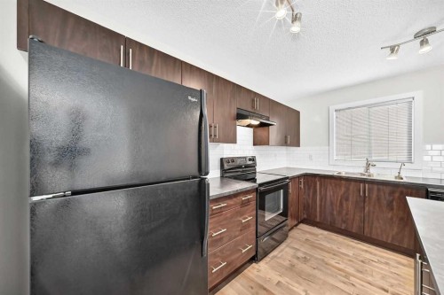 152 Pantego Lane Nw, Calgary, AB - Indoor Photo Showing Kitchen