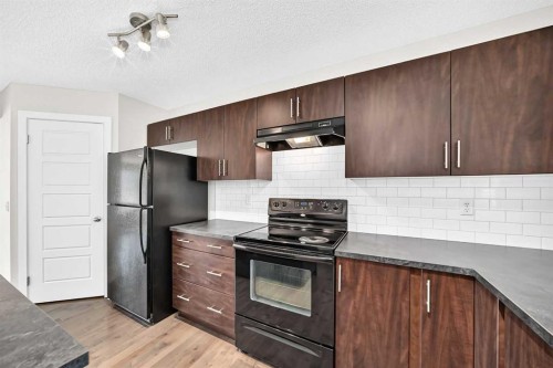 152 Pantego Lane Nw, Calgary, AB - Indoor Photo Showing Kitchen