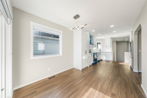 190 Coverdale Road Ne, Calgary, AB - Indoor