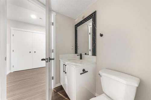 190 Coverdale Road Ne, Calgary, AB - Indoor Photo Showing Bathroom