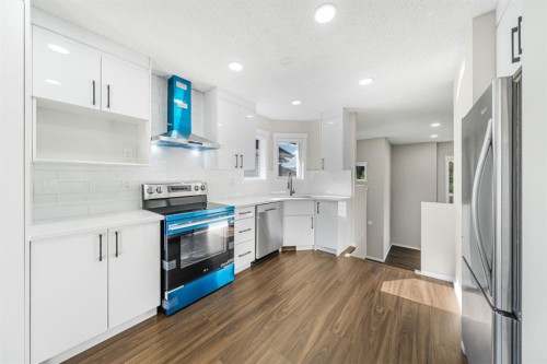 190 Coverdale Road Ne, Calgary, AB - Indoor Photo Showing Kitchen With Stainless Steel Kitchen With Upgraded Kitchen