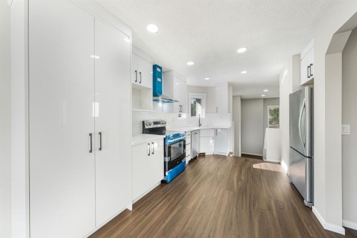 190 Coverdale Road Ne, Calgary, AB - Indoor Photo Showing Kitchen With Upgraded Kitchen