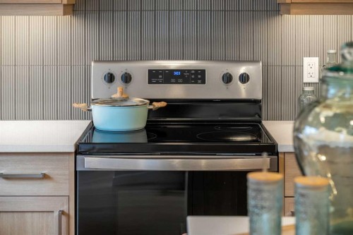 545 Bridgeport Street, Chestermere, AB - Indoor Photo Showing Kitchen