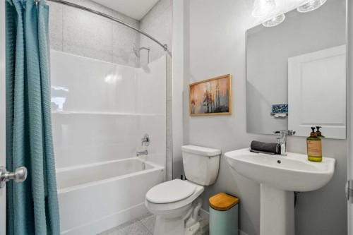 545 Bridgeport Street, Chestermere, AB - Indoor Photo Showing Bathroom