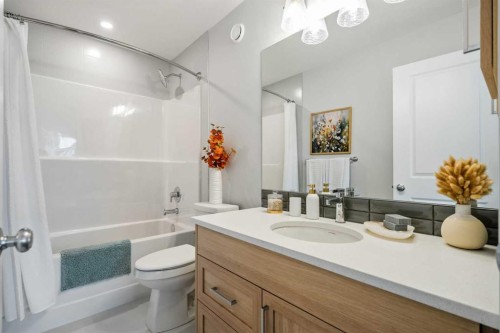 545 Bridgeport Street, Chestermere, AB - Indoor Photo Showing Bathroom