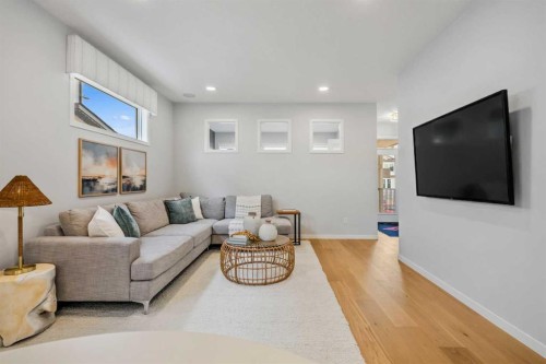 545 Bridgeport Street, Chestermere, AB - Indoor Photo Showing Living Room