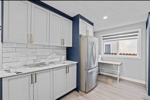 12 Cedargrove Road Sw, Calgary, AB - Indoor Photo Showing Kitchen