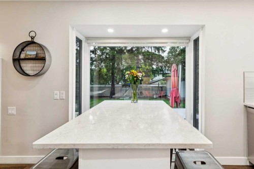 5327 17 Avenue Sw, Calgary, AB - Indoor