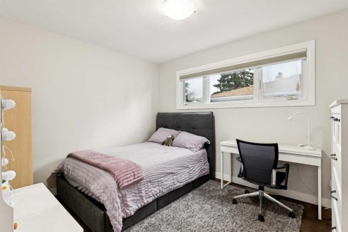 5327 17 Avenue Sw, Calgary, AB - Indoor Photo Showing Bedroom
