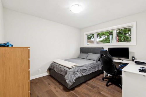 5327 17 Avenue Sw, Calgary, AB - Indoor Photo Showing Bedroom