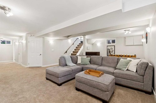 5327 17 Avenue Sw, Calgary, AB - Indoor Photo Showing Living Room