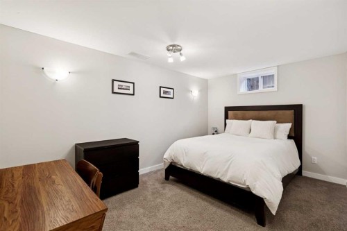 5327 17 Avenue Sw, Calgary, AB - Indoor Photo Showing Bedroom