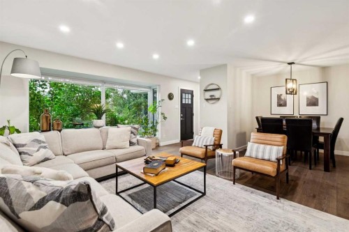 5327 17 Avenue Sw, Calgary, AB - Indoor Photo Showing Living Room