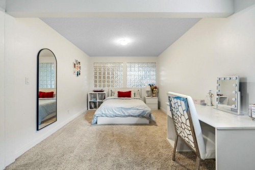 474 Tuscany Ravine Road Nw, Calgary, AB - Indoor Photo Showing Bedroom