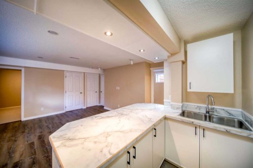 329 Springmere Way, Chestermere, AB - Indoor Photo Showing Kitchen