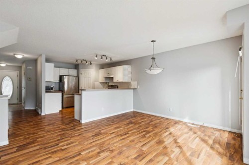 33 Chaparral Ridge Terrace Se, Calgary, AB - Indoor Photo Showing Kitchen