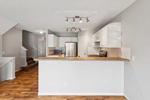 33 Chaparral Ridge Terrace Se, Calgary, AB - Indoor Photo Showing Kitchen