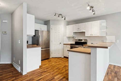 33 Chaparral Ridge Terrace Se, Calgary, AB - Indoor Photo Showing Kitchen