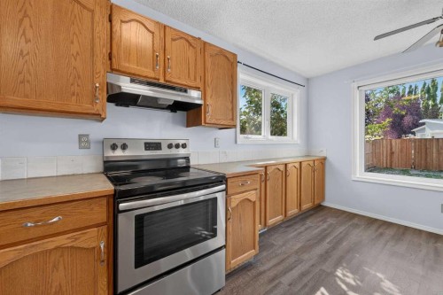 446 Harvest Hills Drive Ne, Calgary, AB - Indoor Photo Showing Kitchen