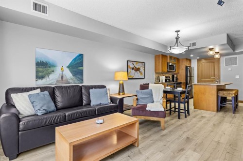 3106-250 2Nd Avenue, Dead Man'S Flats, AB - Indoor Photo Showing Living Room