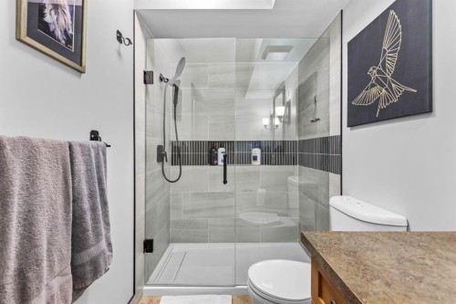 3106-250 2Nd Avenue, Dead Man'S Flats, AB - Indoor Photo Showing Bathroom