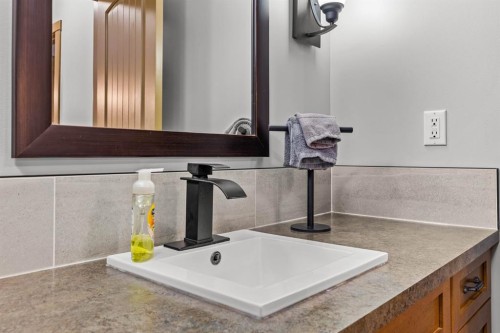 3106-250 2Nd Avenue, Dead Man'S Flats, AB - Indoor Photo Showing Bathroom
