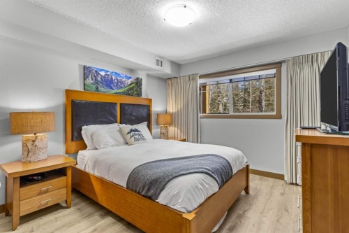 3106-250 2Nd Avenue, Dead Man'S Flats, AB - Indoor Photo Showing Bedroom