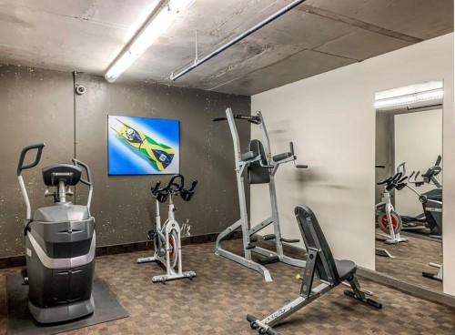 3106-250 2Nd Avenue, Dead Man'S Flats, AB - Indoor Photo Showing Gym Room