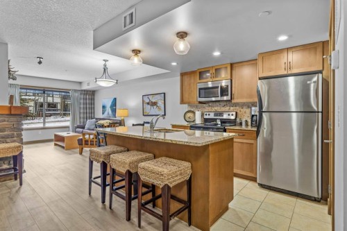 3106-250 2Nd Avenue, Dead Man'S Flats, AB - Indoor Photo Showing Kitchen