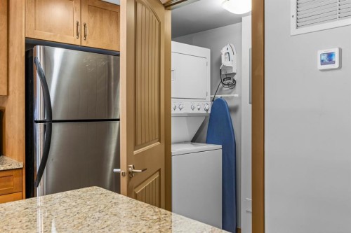 3106-250 2Nd Avenue, Dead Man'S Flats, AB - Indoor Photo Showing Laundry Room