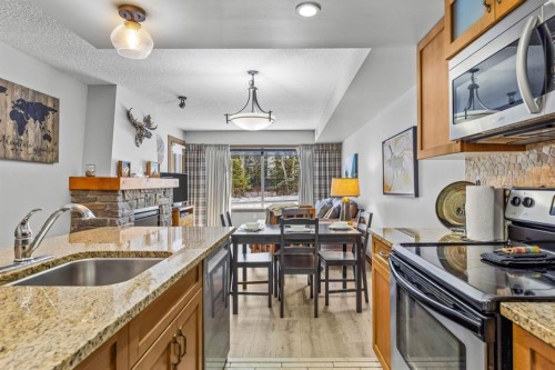 3106-250 2Nd Avenue, Dead Man'S Flats, AB - Indoor Photo Showing Kitchen