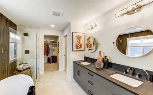 525 Lucas Way Nw, Calgary, AB - Indoor Photo Showing Bathroom