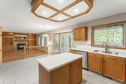 44 Hawkstone Drive Nw, Calgary, AB 