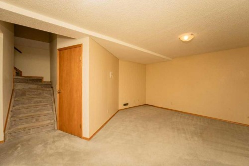 44 Hawkstone Drive Nw, Calgary, AB 