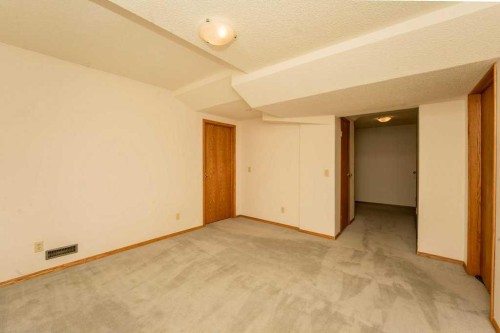 44 Hawkstone Drive Nw, Calgary, AB 