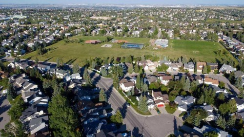44 Hawkstone Drive Nw, Calgary, AB 