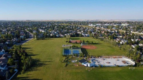 44 Hawkstone Drive Nw, Calgary, AB 