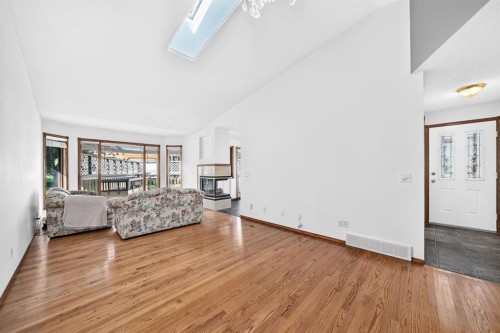 8 Sunlake Close Se, Calgary, AB - Indoor
