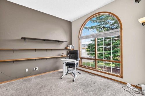 8 Sunlake Close Se, Calgary, AB - Indoor Photo Showing Other Room