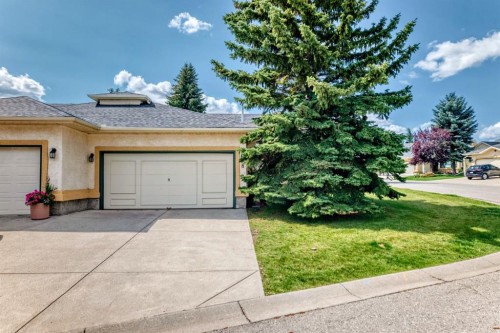 8 Sunlake Close Se, Calgary, AB - Outdoor