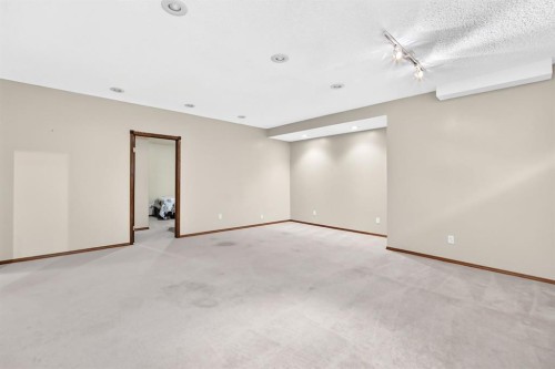 8 Sunlake Close Se, Calgary, AB - Indoor Photo Showing Other Room